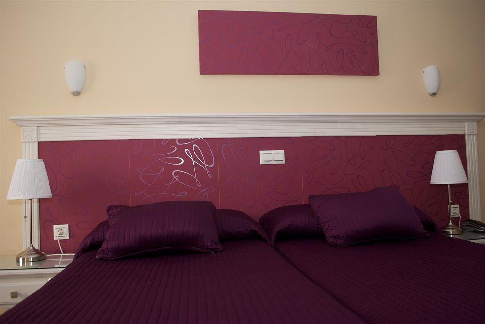 Apartamentos Plaza Cavana 5 Nerja Exterior foto