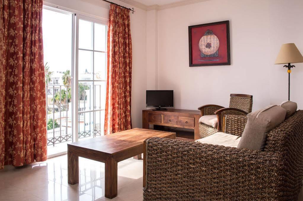Apartamentos Plaza Cavana 5 Nerja Exterior foto