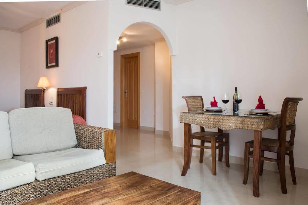 Apartamentos Plaza Cavana 5 Nerja Exterior foto